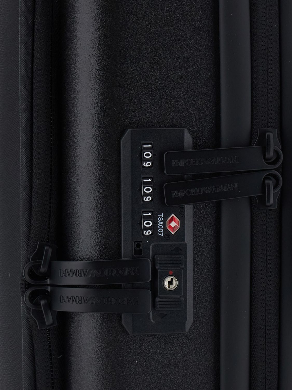 [Emporio Armani] Luggage bag FW26 Y4Q367Y138E 81072