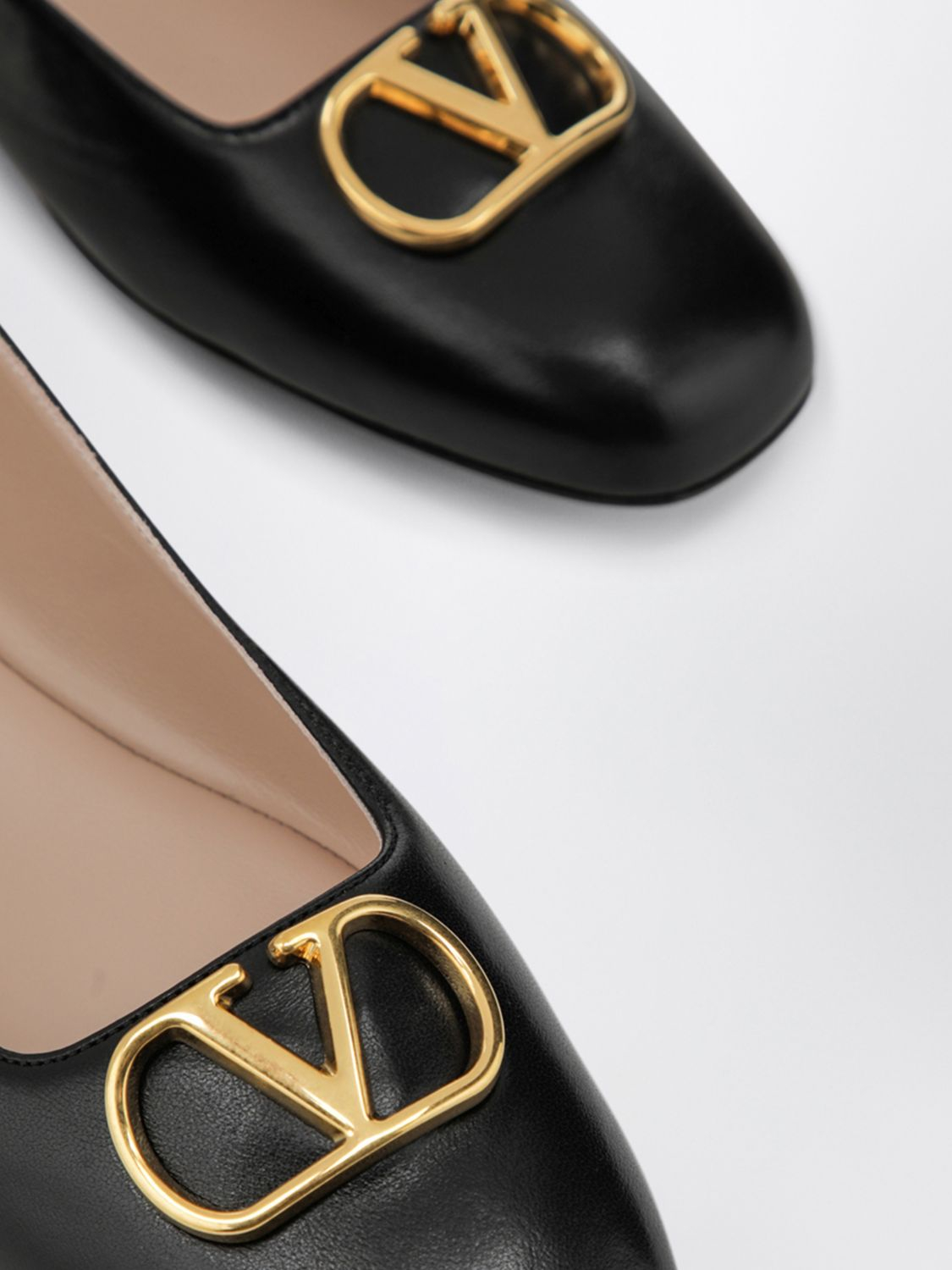 [Valentino Garavani] Flat shoes SS26 8W0S0PI8RRE 0NO
