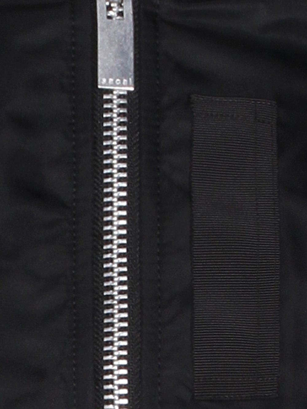 SACAI 26-08304 001