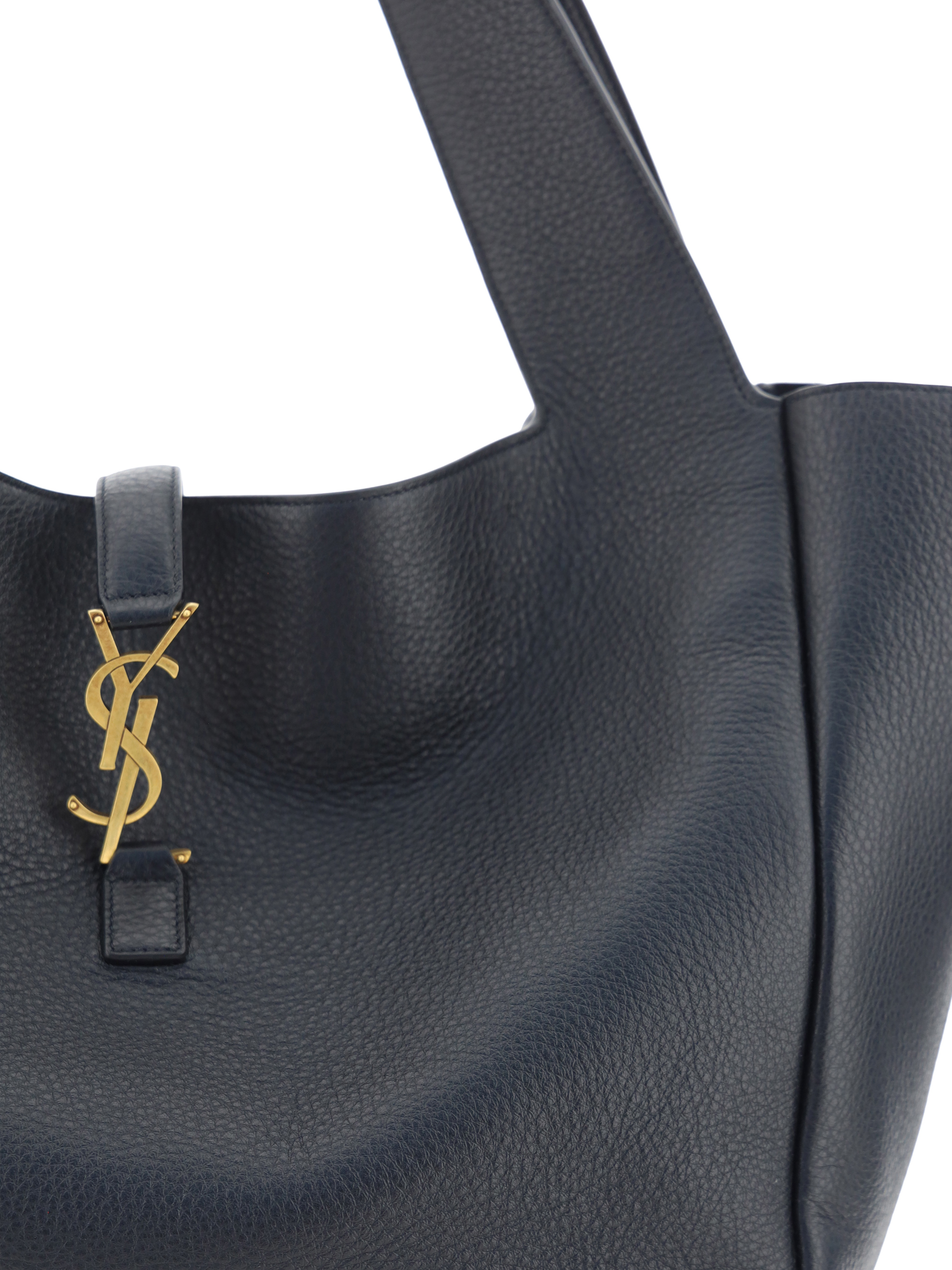 Le 5 À 7 Bea Shoulder Bag