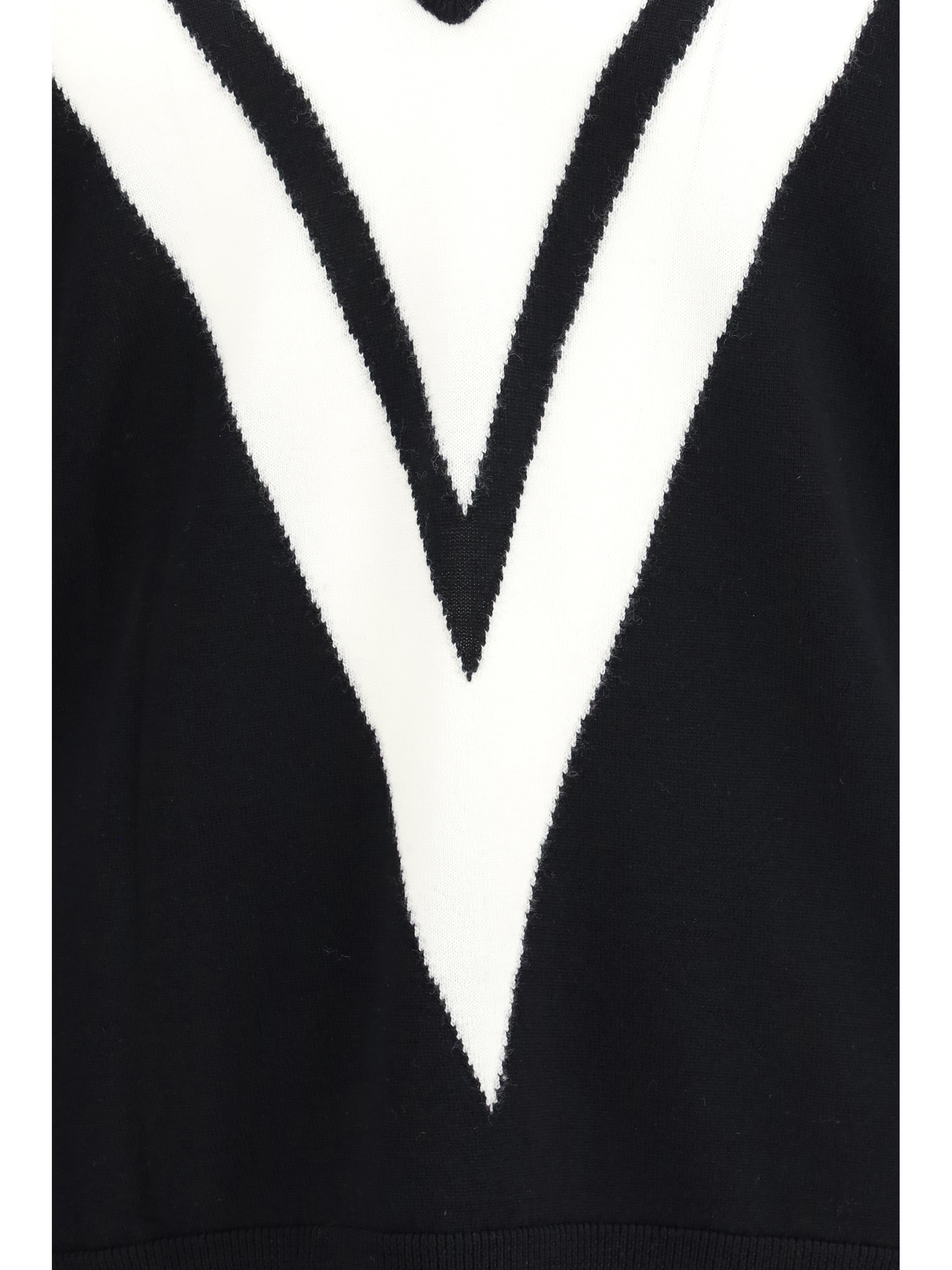 Sweater in virgin wool with intarsia V detail