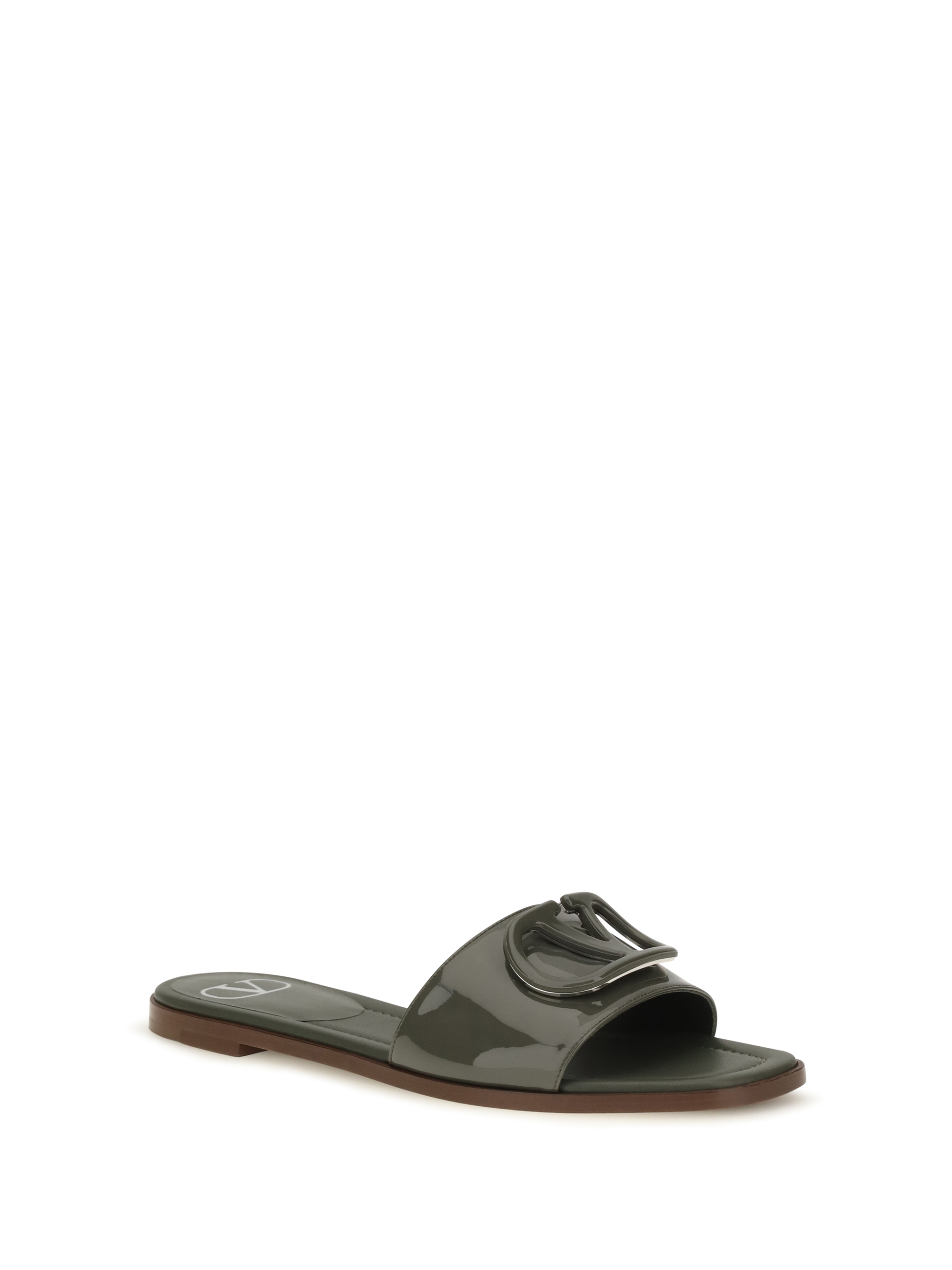 VLogo patent leather Slide Sandals