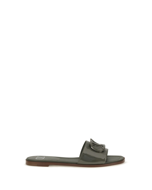 VLogo patent leather Slide Sandals