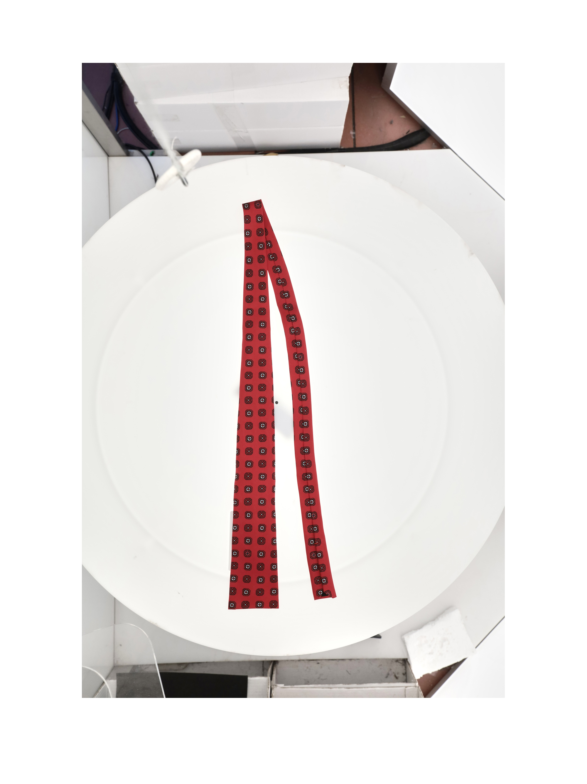 SQUARE-END TIE