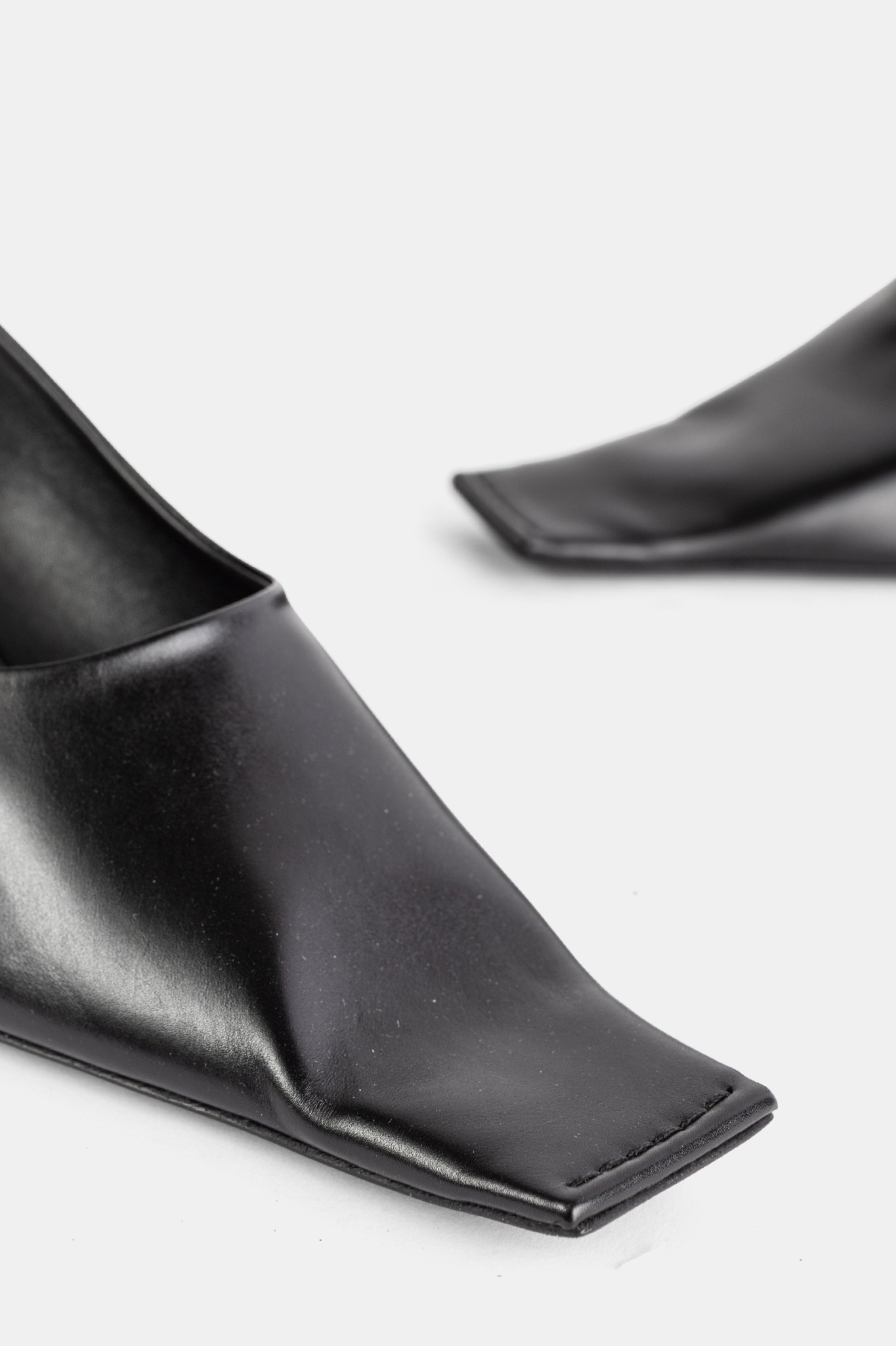 [KHAITE] Pumps FW26 F2055-1027