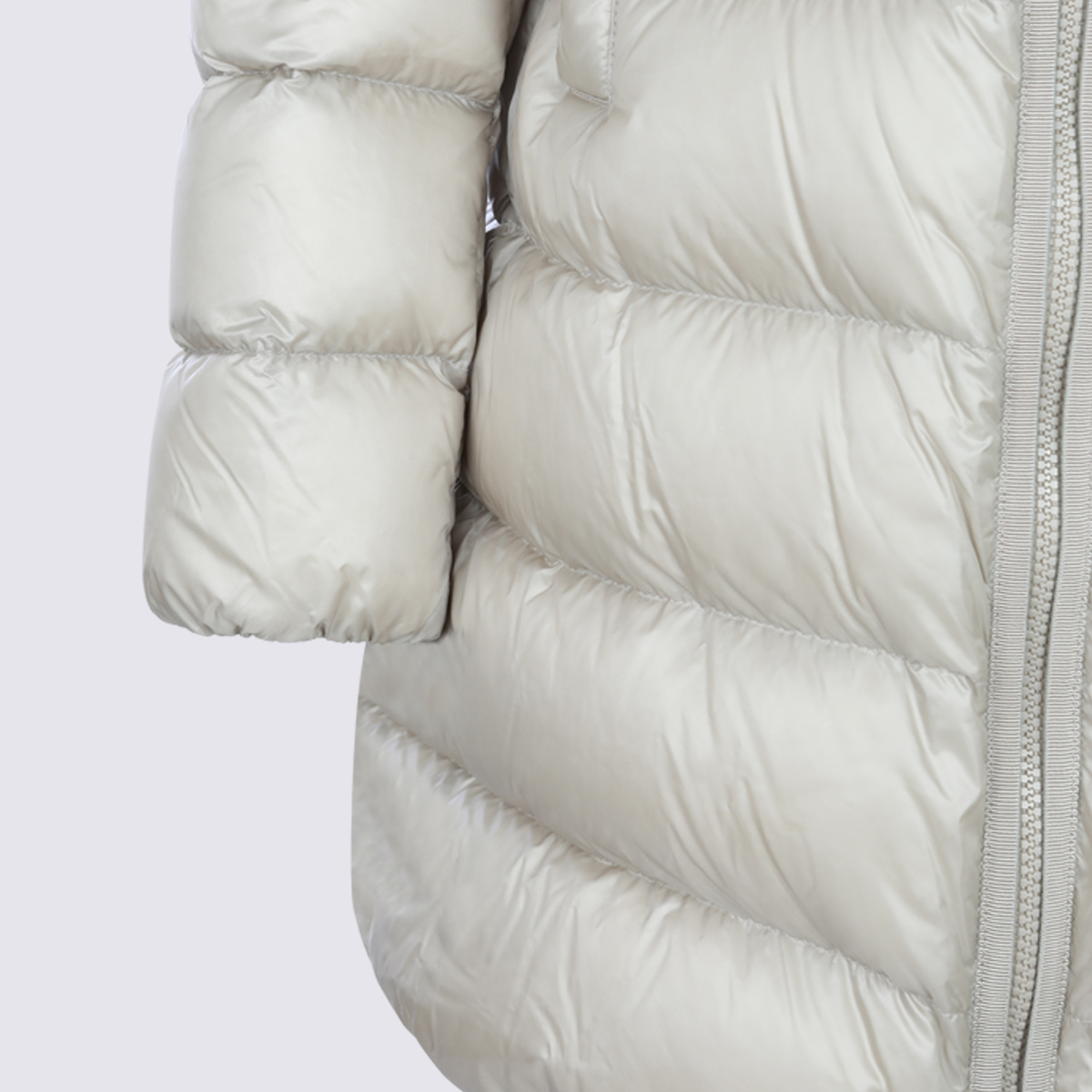 [Moncler] Down jacket FW26 L20931C00011597YG268