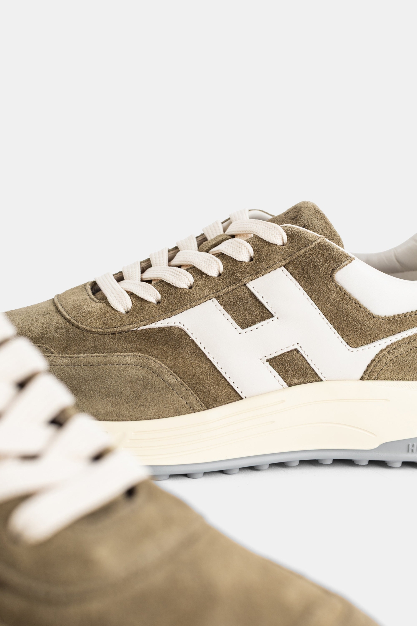 [Hogan] Sneakers SS26 HXM5630FR30UL6