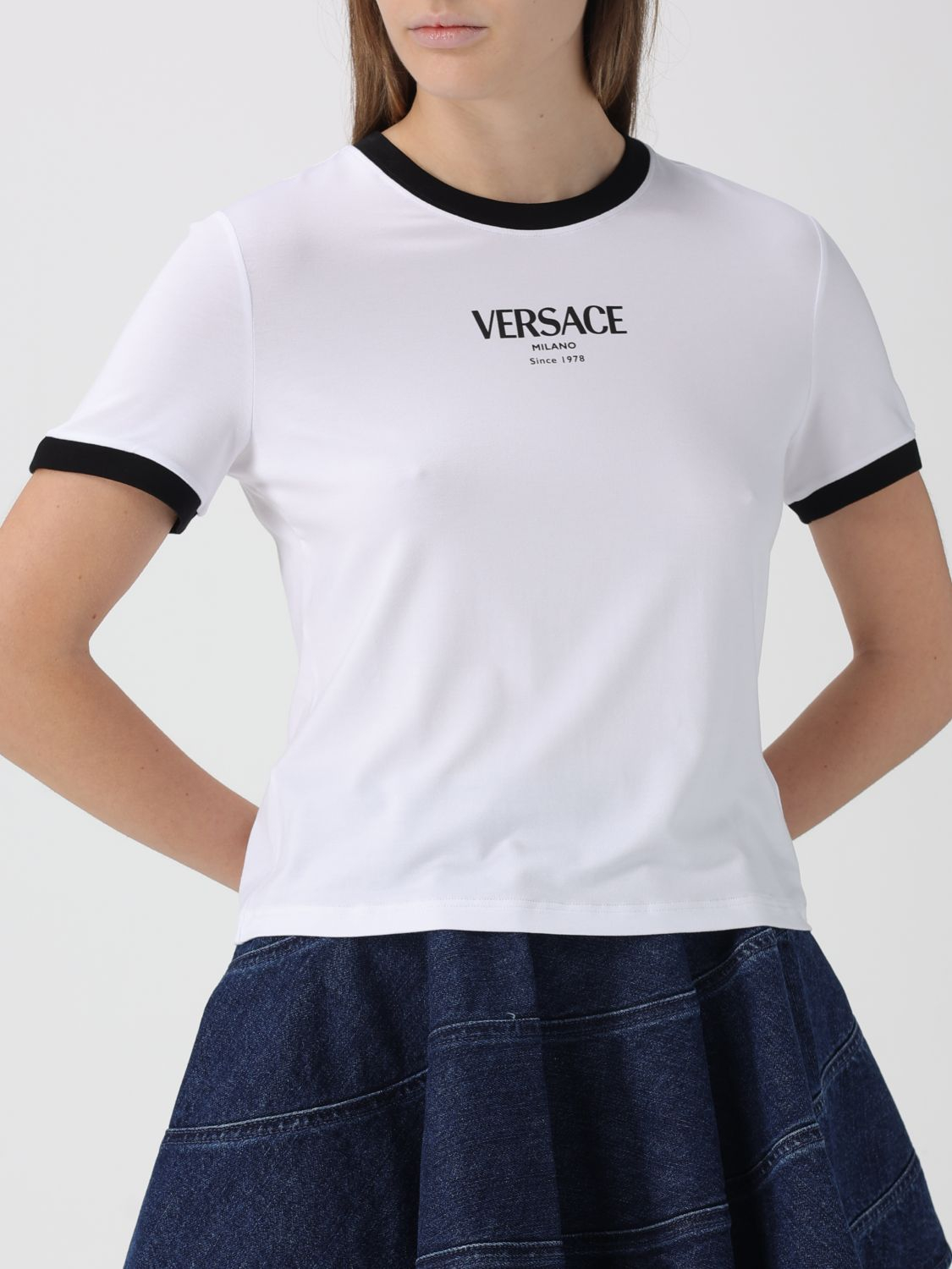 [Versace] T-shirts Short Sleeve SS26 10226561A16685 2W020