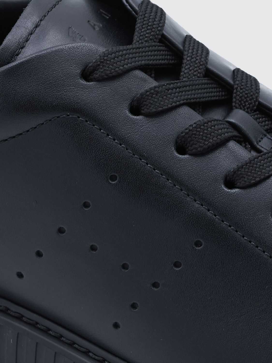 [Hogan] Sneakers FW26 HXM6770GF5FUDM B999