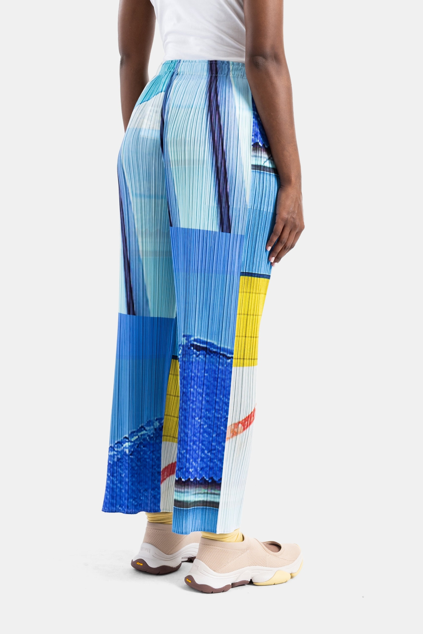 [PLEATS PLEASE ISSEY MIYAKE] Trousers SS26 PP66JF674