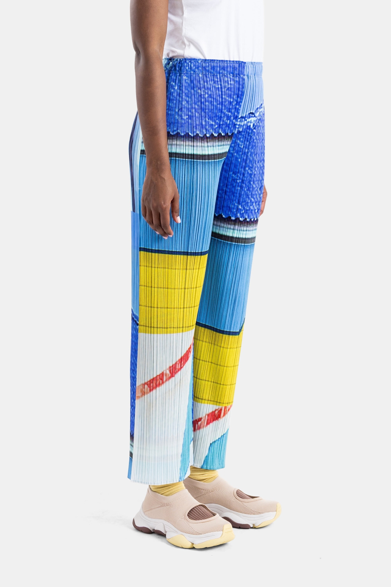 [PLEATS PLEASE ISSEY MIYAKE] Trousers SS26 PP66JF674