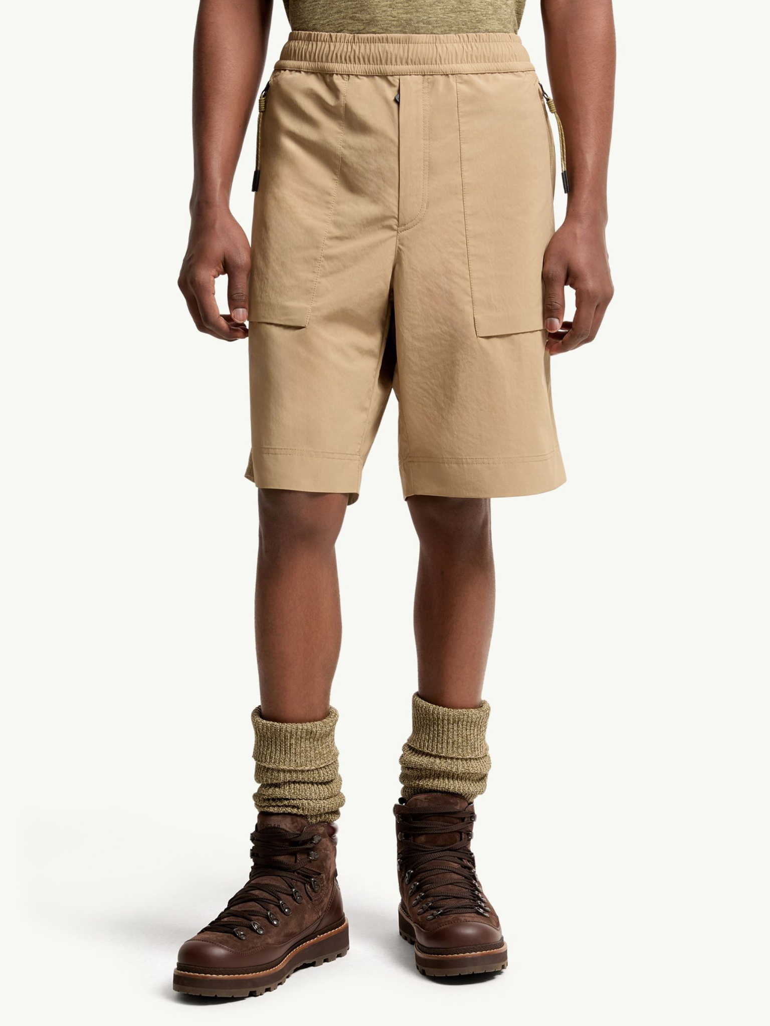 [Moncler] Shorts SS26 L10972B00003597SL23L