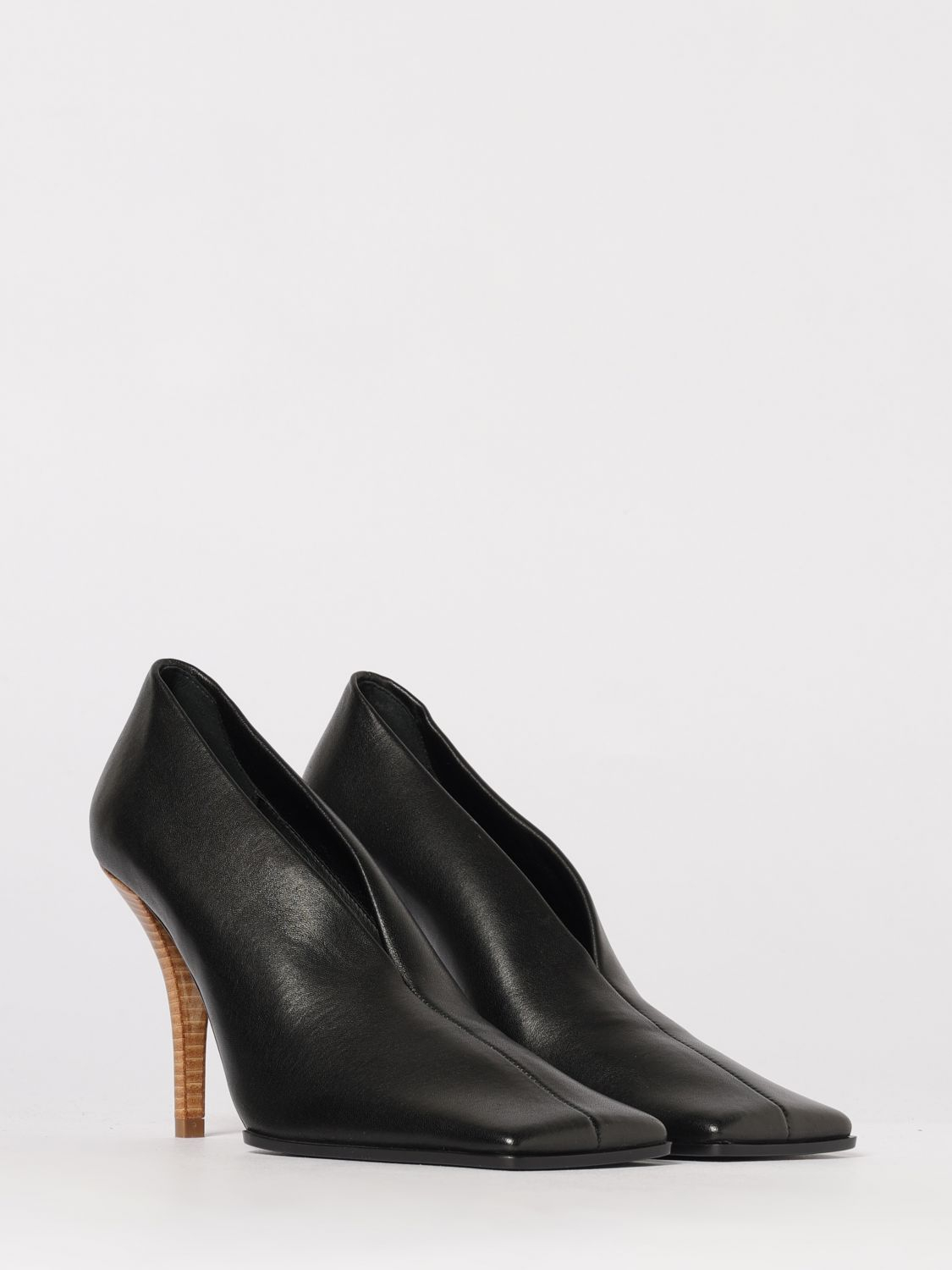 [Alaia] Pumps SS26 AA3E1020I106 999
