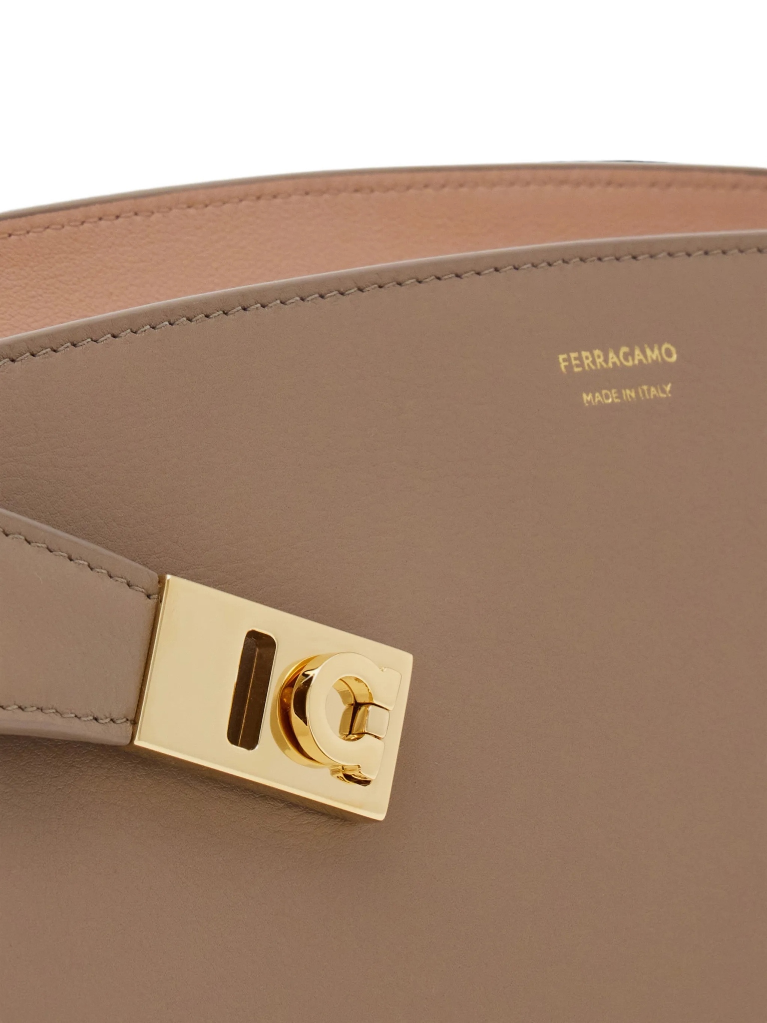 [Salvatore Ferragamo] Shoulder bag FW26 0796600