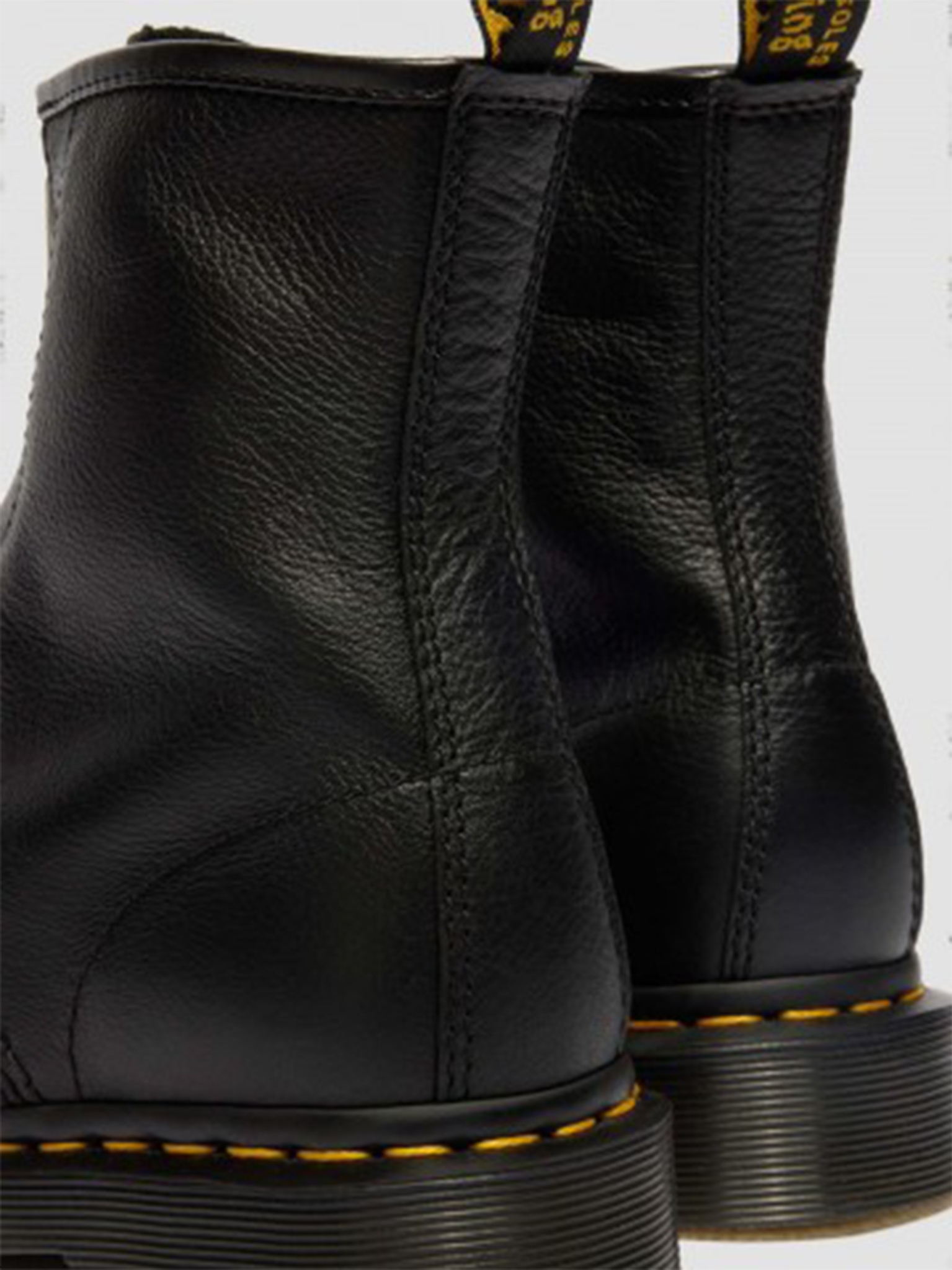 [Dr. Martens] Boots FW26 42352001
