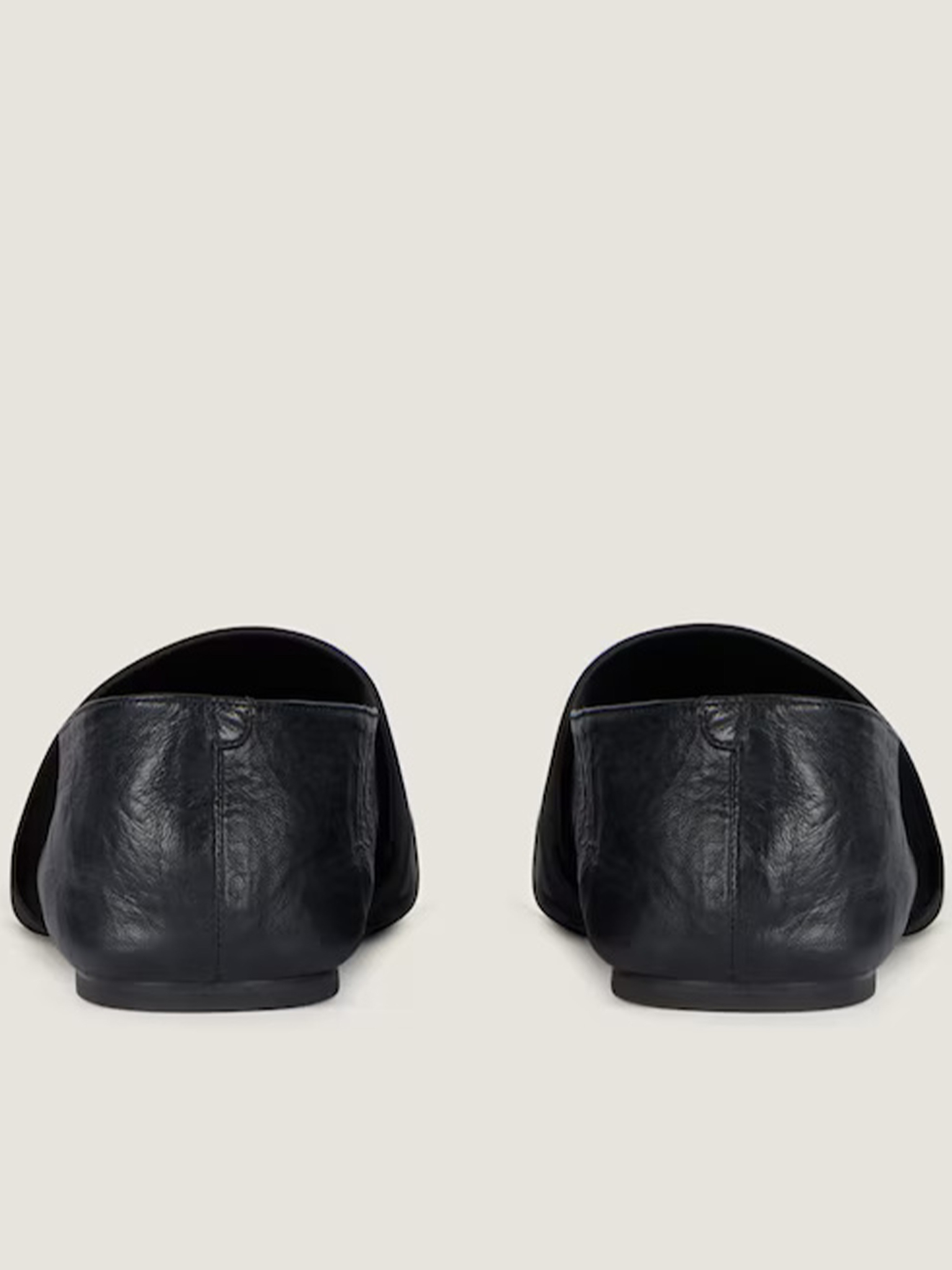 [Givenchy] Flat shoes FW26 BE5010E2FX