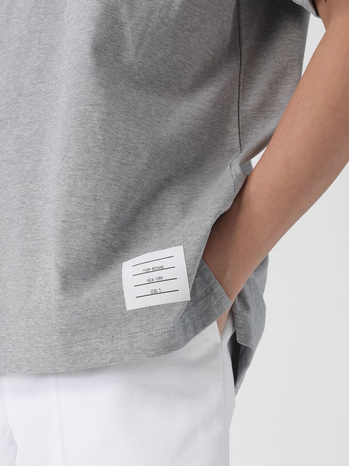 [Thom Browne] T-shirts SS26 MJS296AJ0248 050