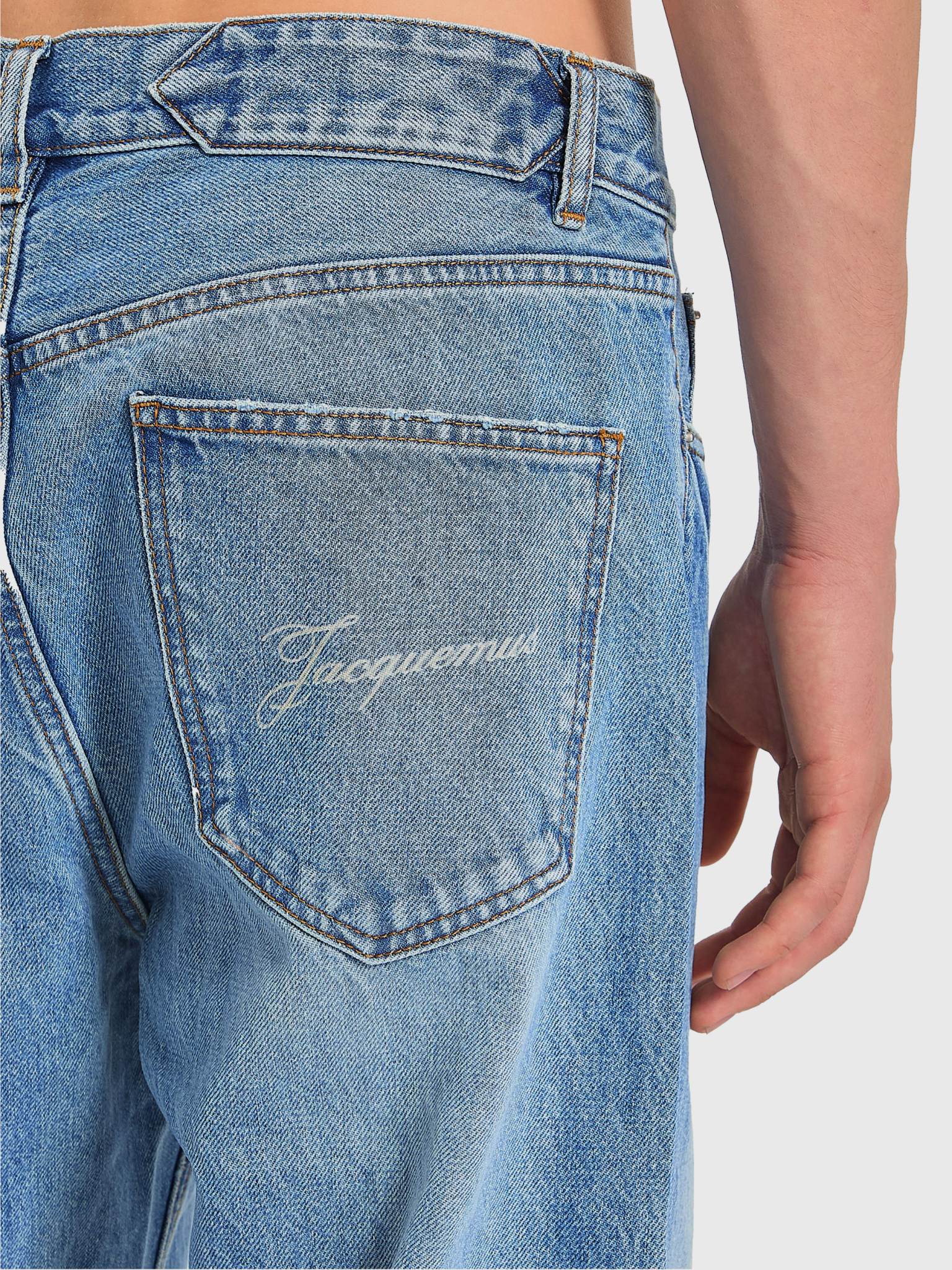 [JACQUEMUS] Jeans FW26 PAM00028A_D00038_33C