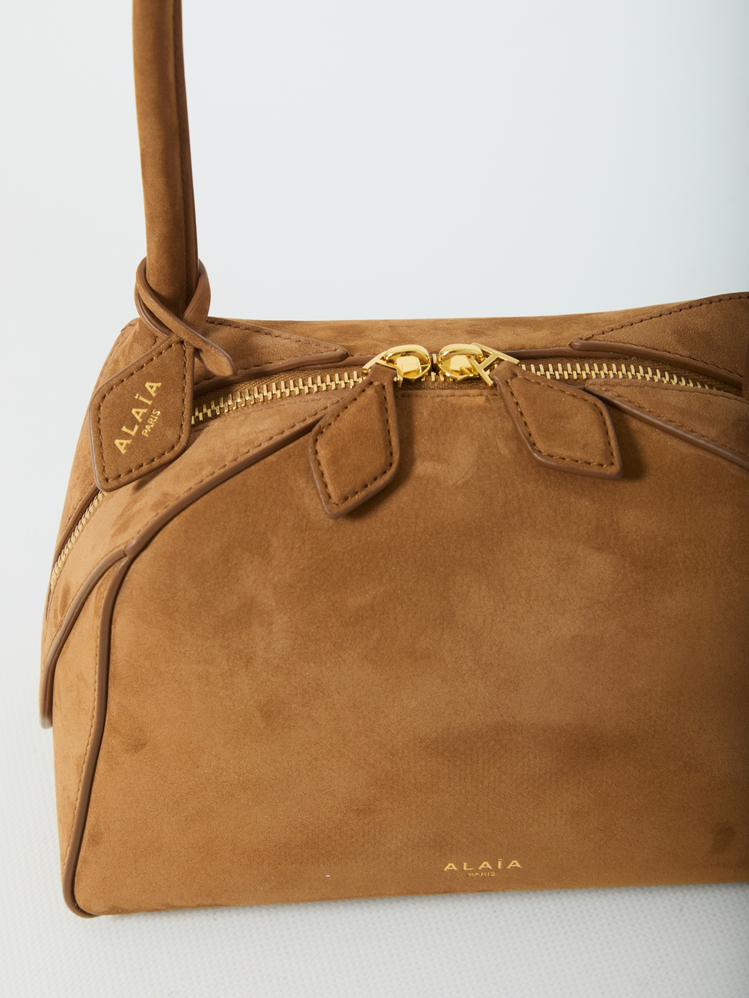 [Alaia] Shoulder bag FW26 AA1L1012CA214__731