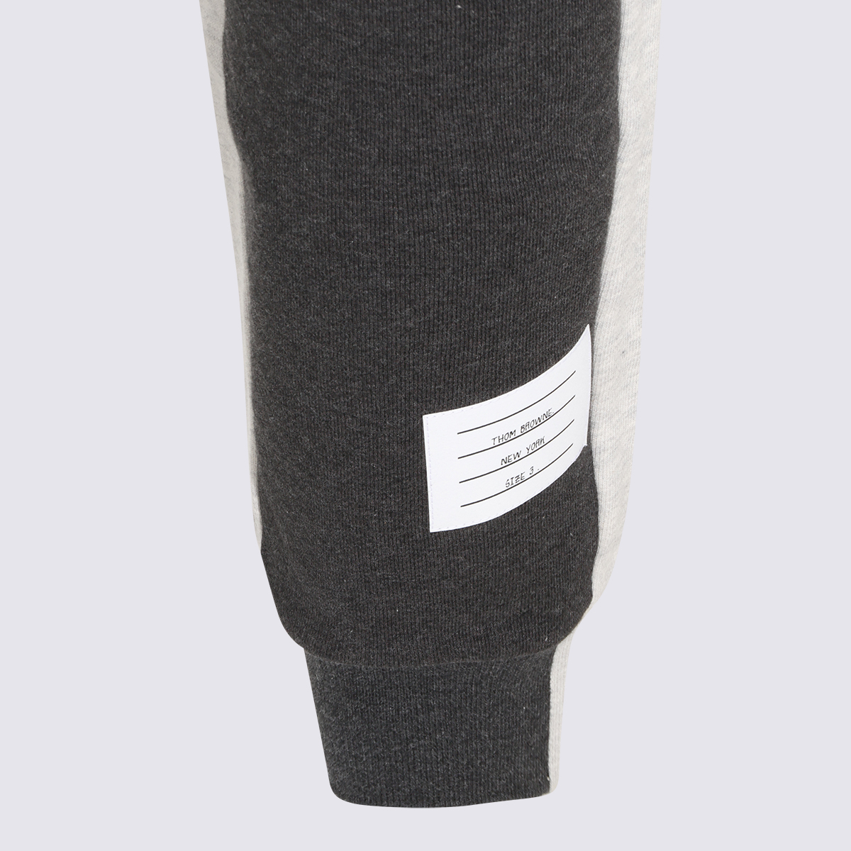 [Thom Browne] Jogger pants FW26 MJQ245A00535949