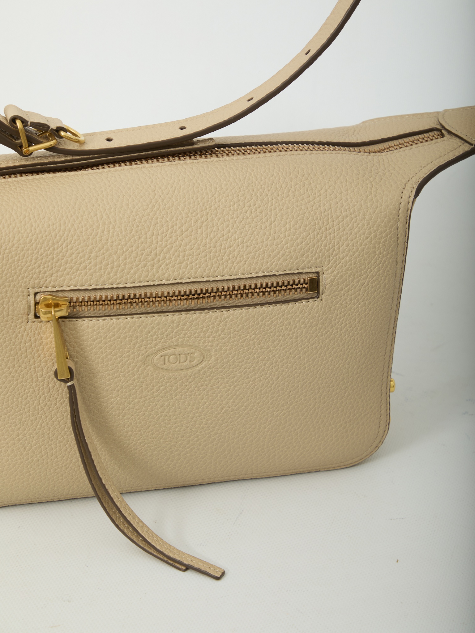 [Tod's] Cross body bag FW26 XBWGMTH0100_VRO_C609