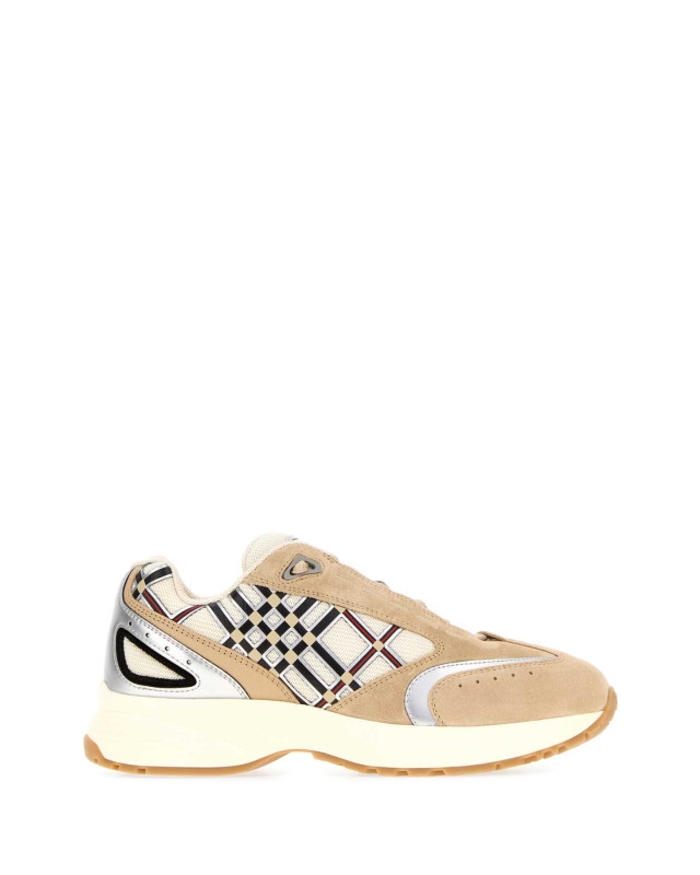 [Burberry] Sneakers FW26 8127853 B8626