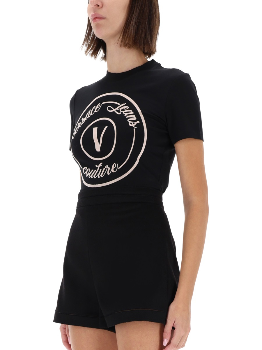 [VERSACE JEANS COUTURE] T-shirts Short Sleeve FW25 79HAHE04_CJ02E899