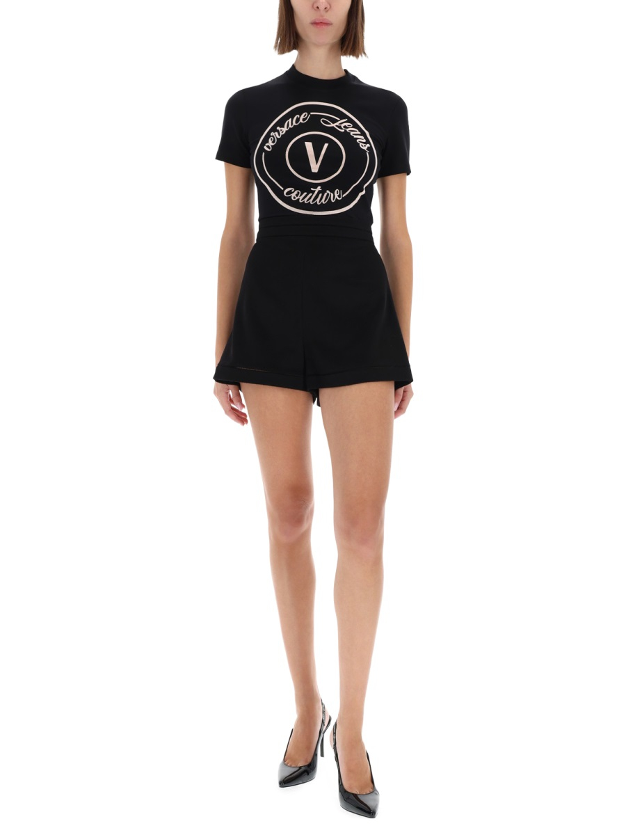 [VERSACE JEANS COUTURE] T-shirts Short Sleeve FW25 79HAHE04_CJ02E899