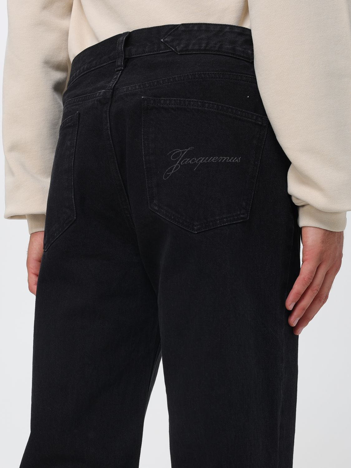 [JACQUEMUS] Jeans FW26 PAM00028AD00039 990