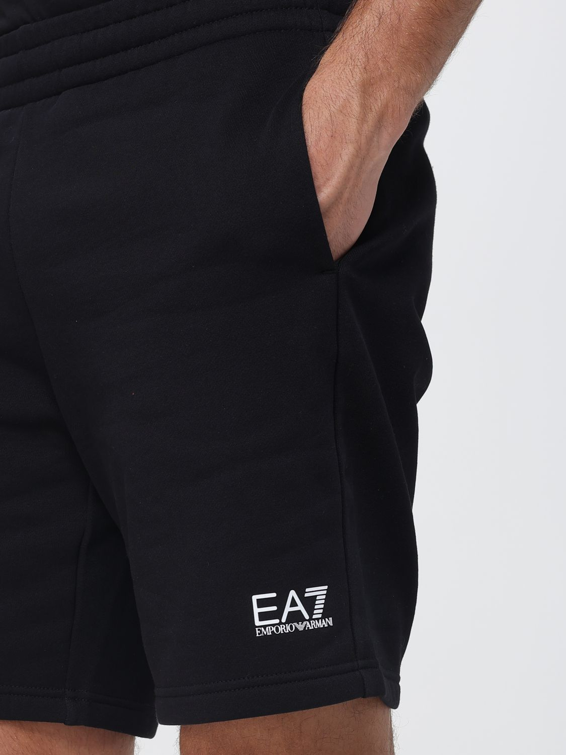 [EA7] Shorts SS26 7M000297AF10377 UC001