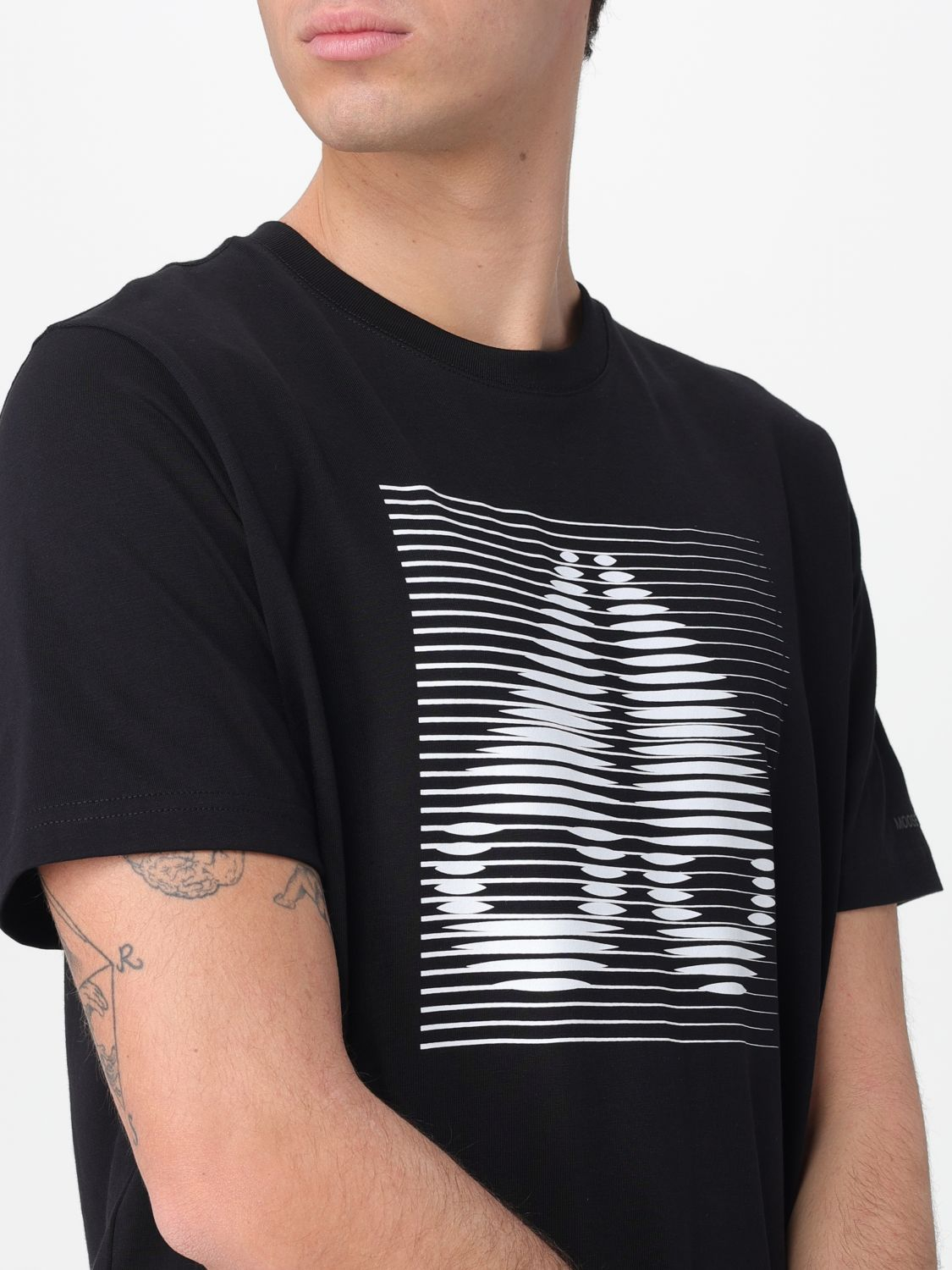 [Moose Knuckles] T-shirts Short Sleeve SS26 M16MT729G 292