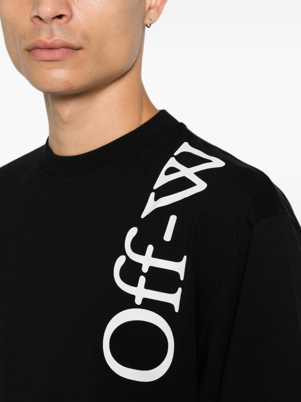 [Off White] T-shirts Short Sleeve FW26 OMAA120F26JER01000