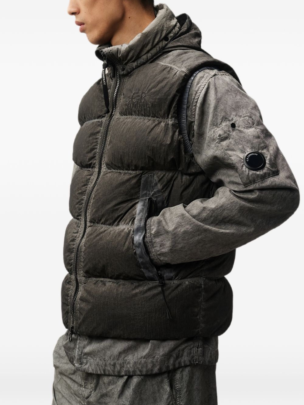 [C . P . COMPANY] Down Vest FW26 21CMVE114A006369SR90