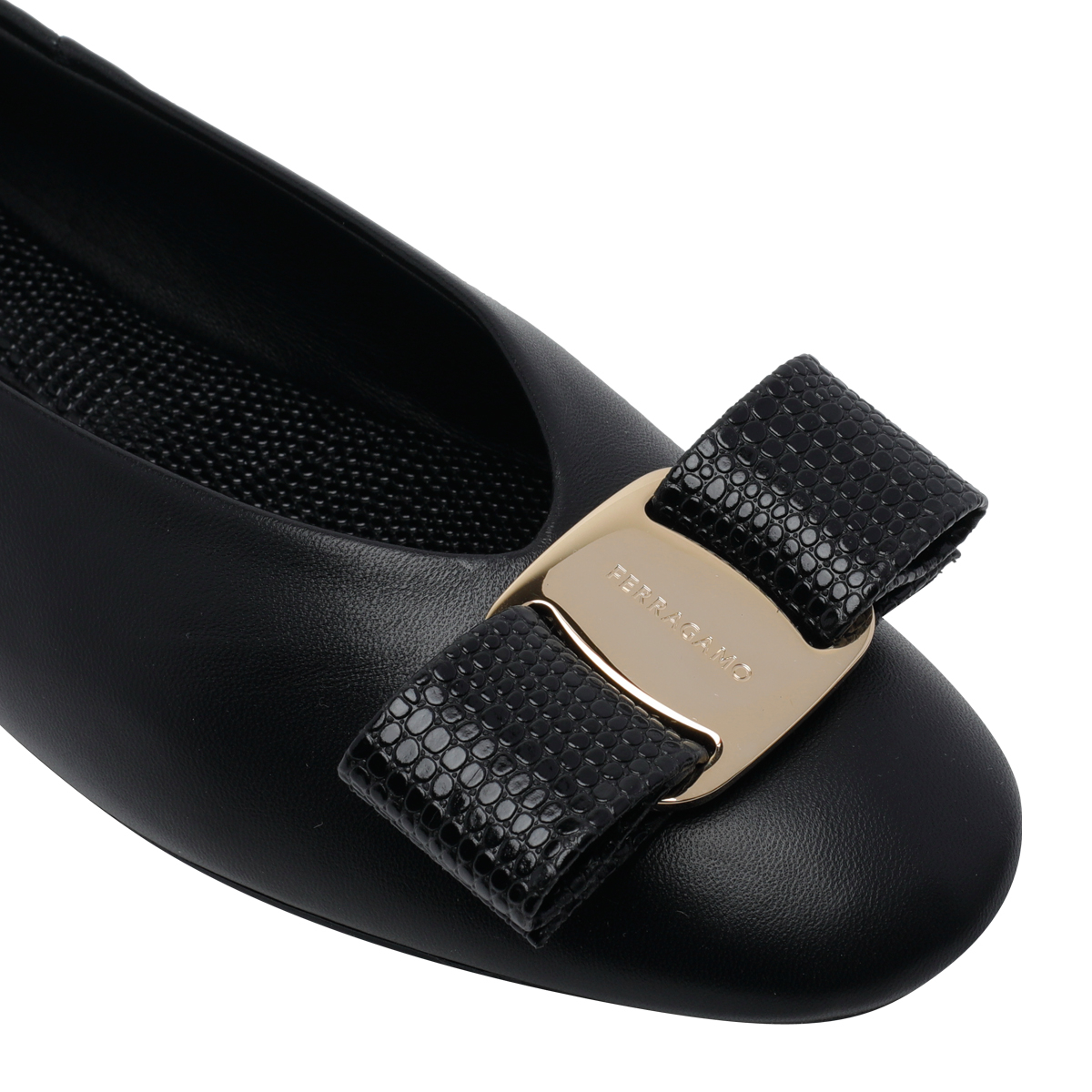 [Salvatore Ferragamo] Flat shoes FW26 78288301K221NERO