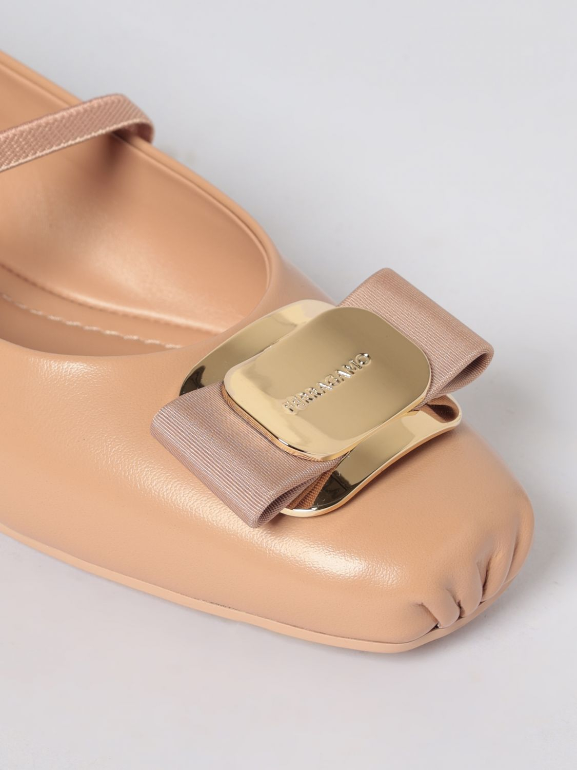 [Ferragamo] Flat shoes SS26 01H345 785210 016