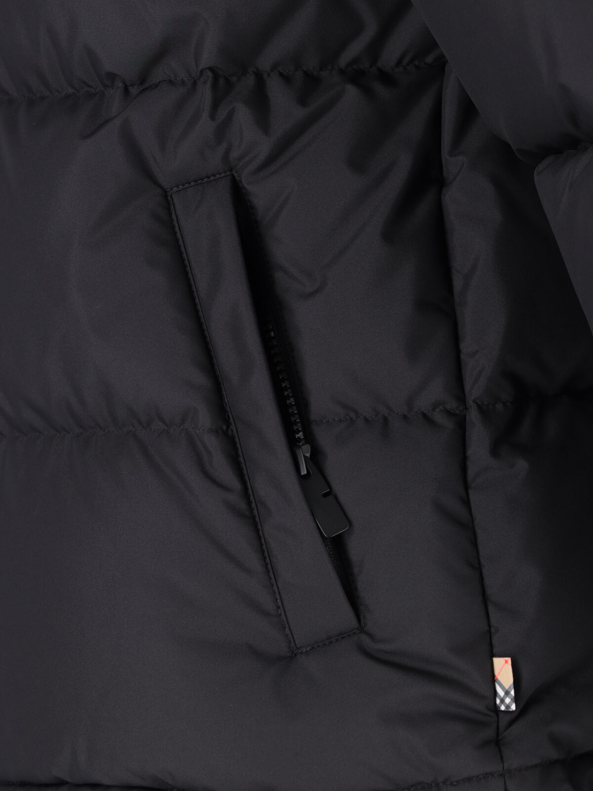 [Burberry] Down Jacket FW26 8110196A1189