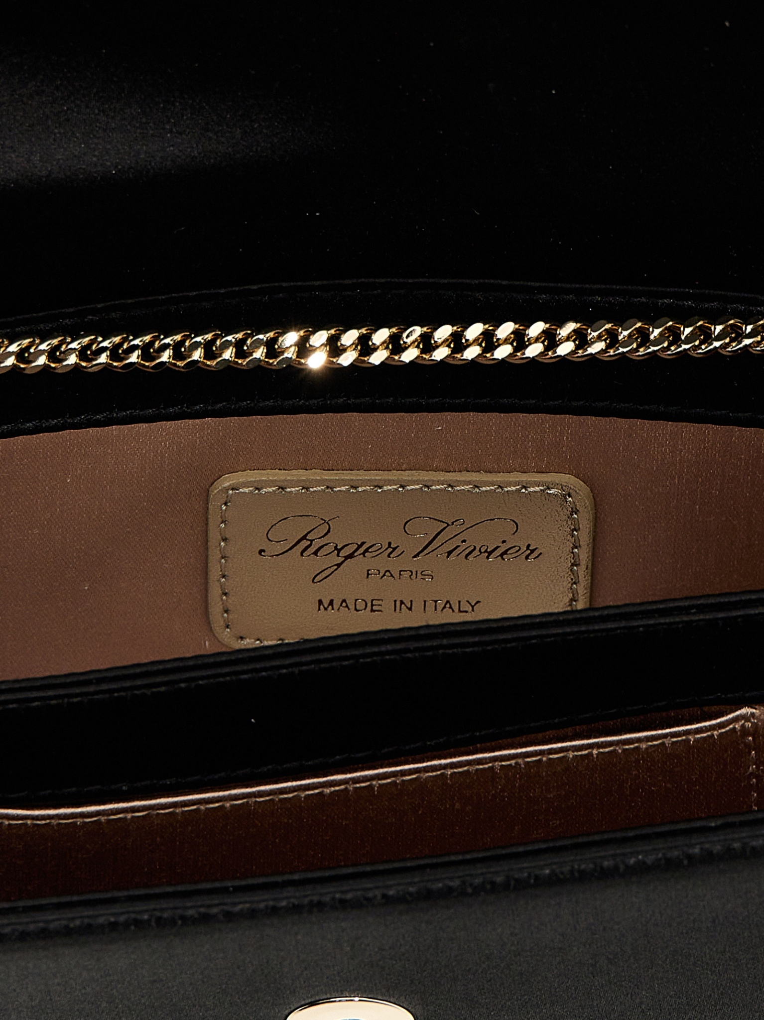 [Roger Vivier] Clutch bag FW26 RBWAMFD0200RS0B999