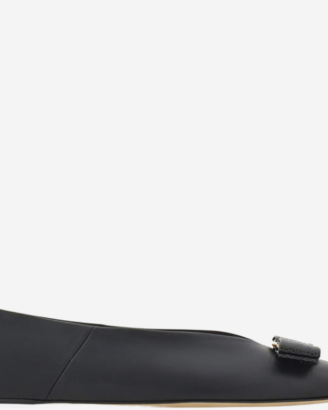 [Salvatore Ferragamo] Oxford Shoes FW26 01K221001