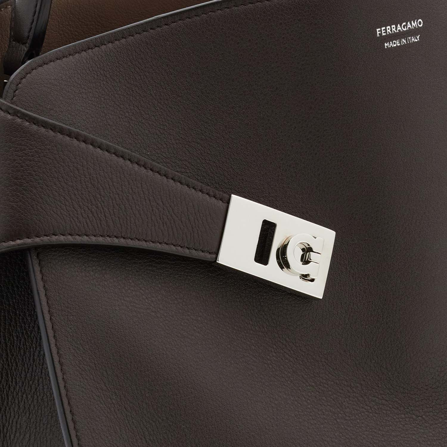 [Salvatore Ferragamo] Shoulder bag FW26 219816043
