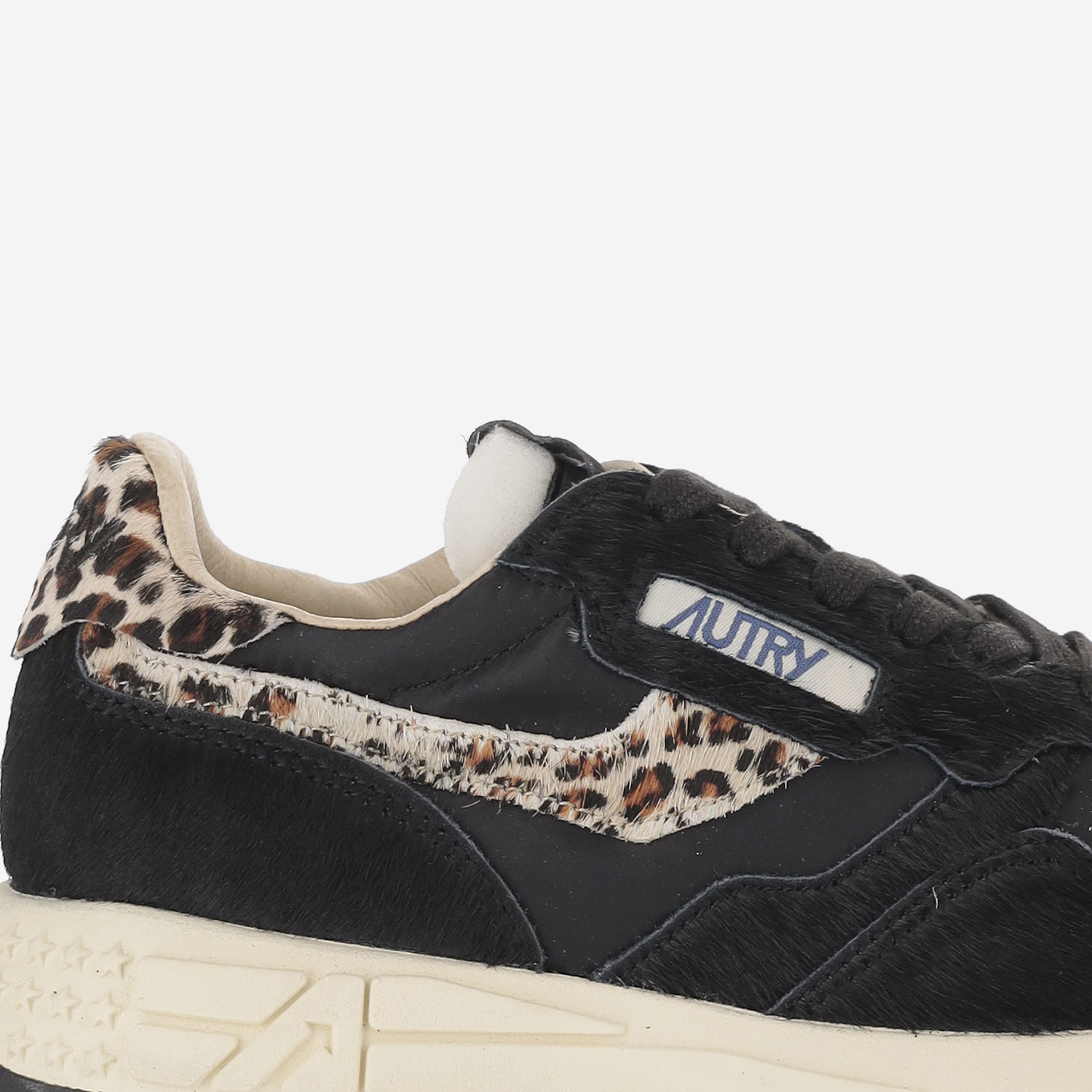 [AUTRY] Sneakers FW26 WWLWOI01PONYNYLOBLKLEO