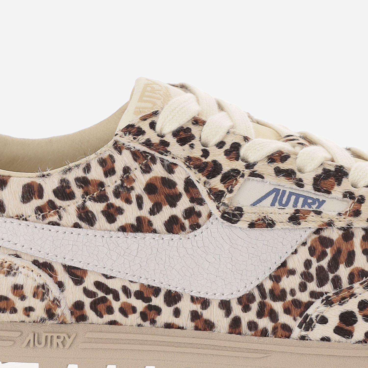 [AUTRY] Sneakers FW26 WSLWPZ02PONYCRLEALEOWHT