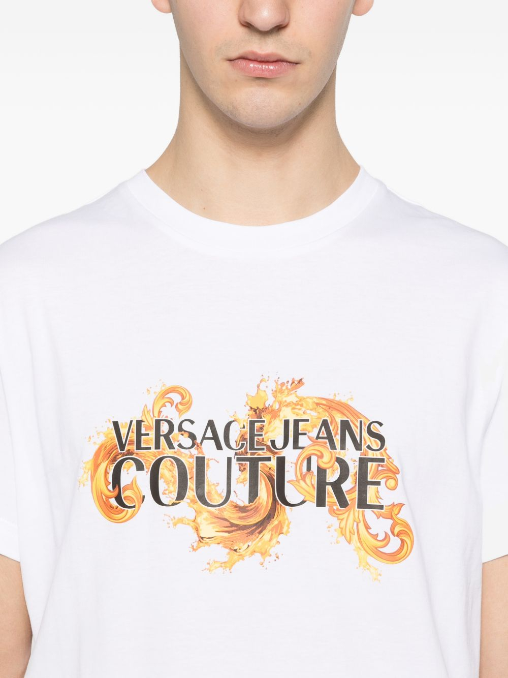 [VERSACE JEANS COUTURE] T-shirts Short Sleeve SS26 80GAHE02 CJ00E G03