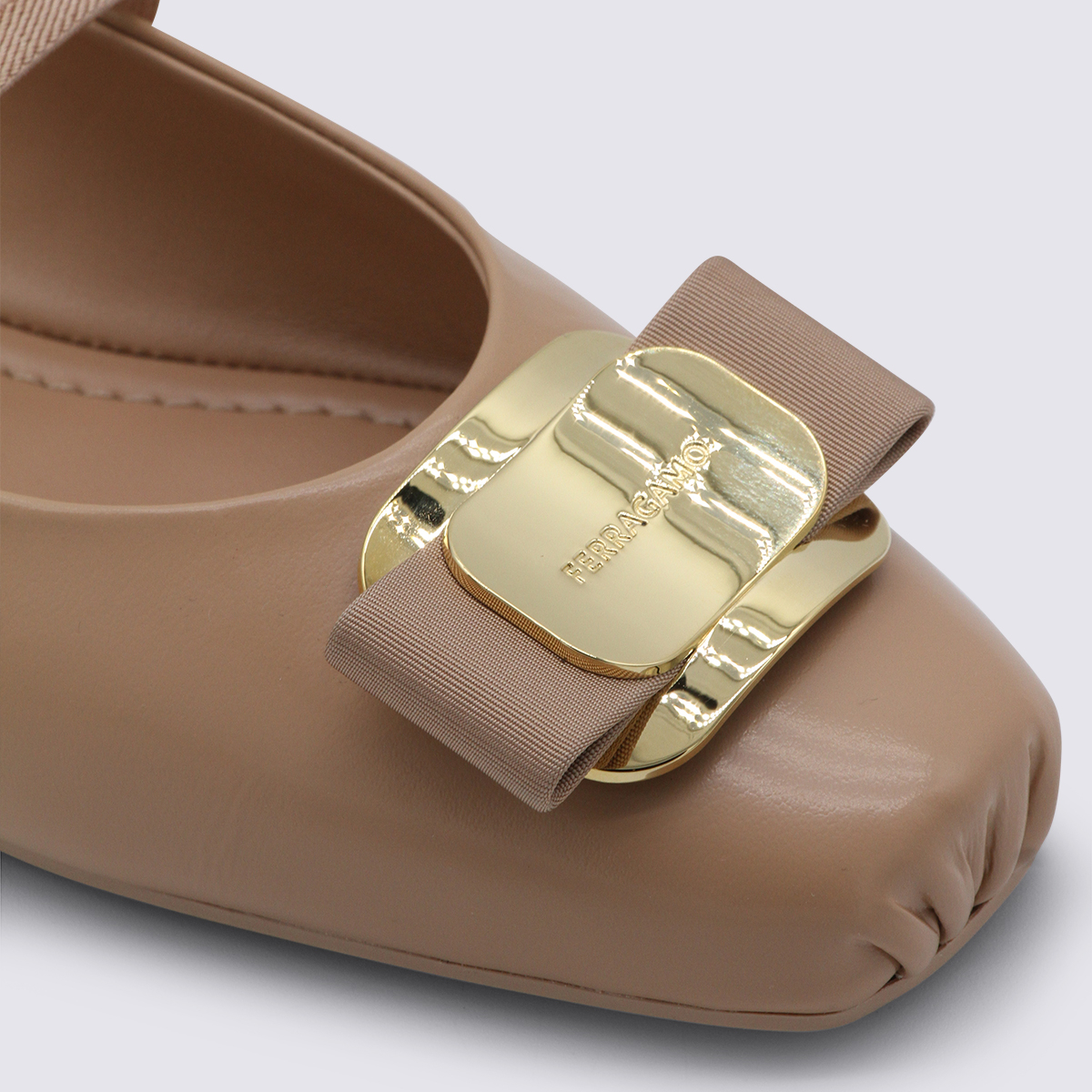 [Salvatore Ferragamo] Flat shoes SS26 78521001H345016