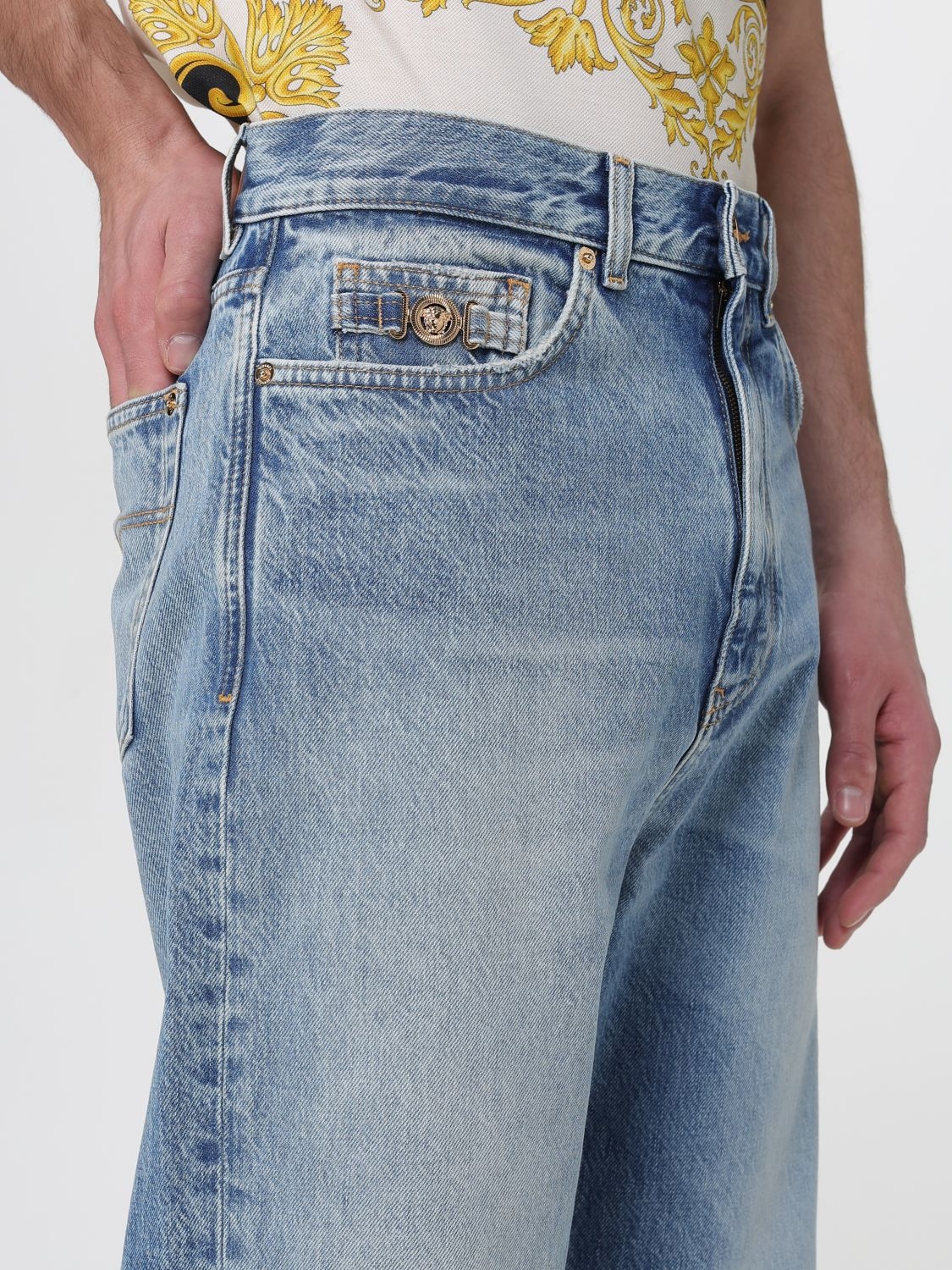 [Versace] Jeans SS26 10205761A16386 1D190