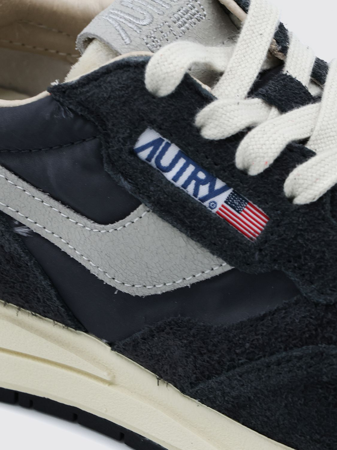[AUTRY] Sneakers FW26 WWLW NC05