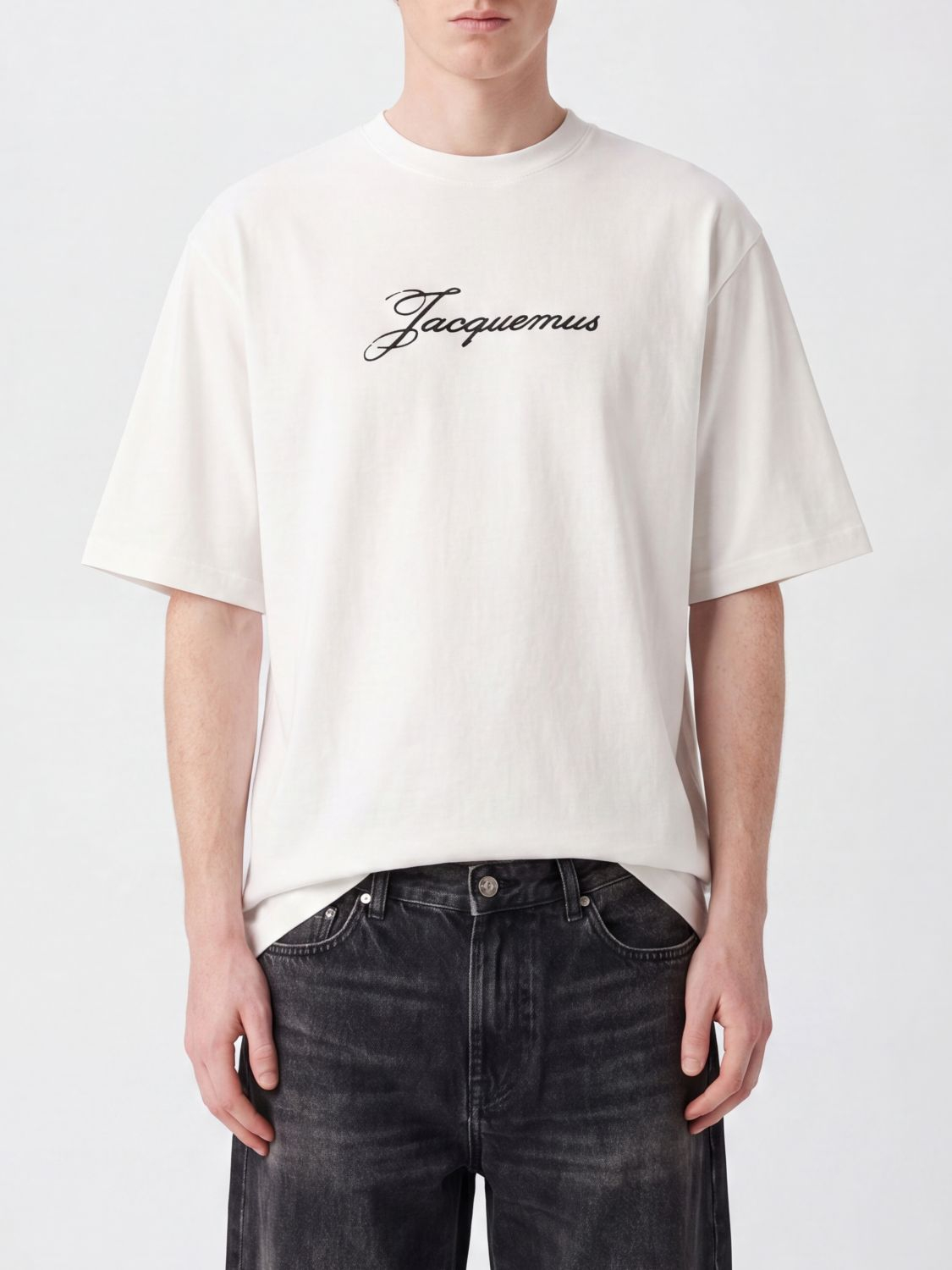 [JACQUEMUS] T-shirts Short Sleeve FW26 TSM00639AJ00289 100