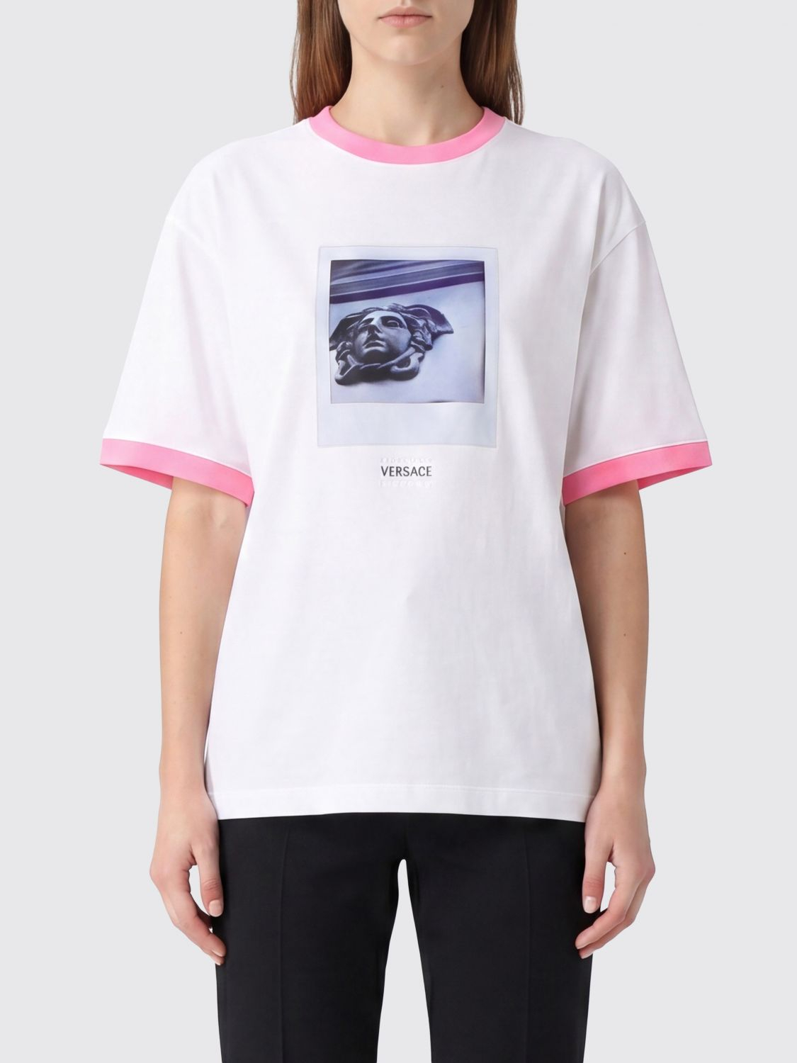 [Versace] T-shirts Short Sleeve FW26 10260961A18733 2W9J0