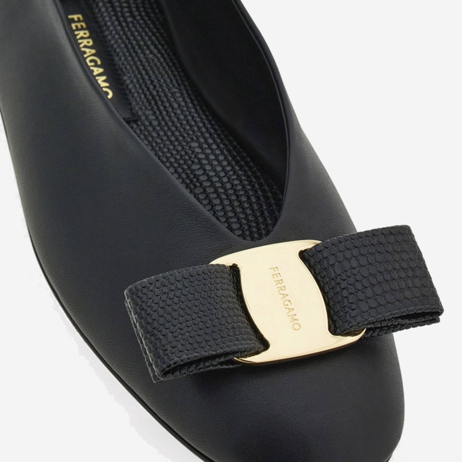[Salvatore Ferragamo] Flat shoes SS26 01K221001