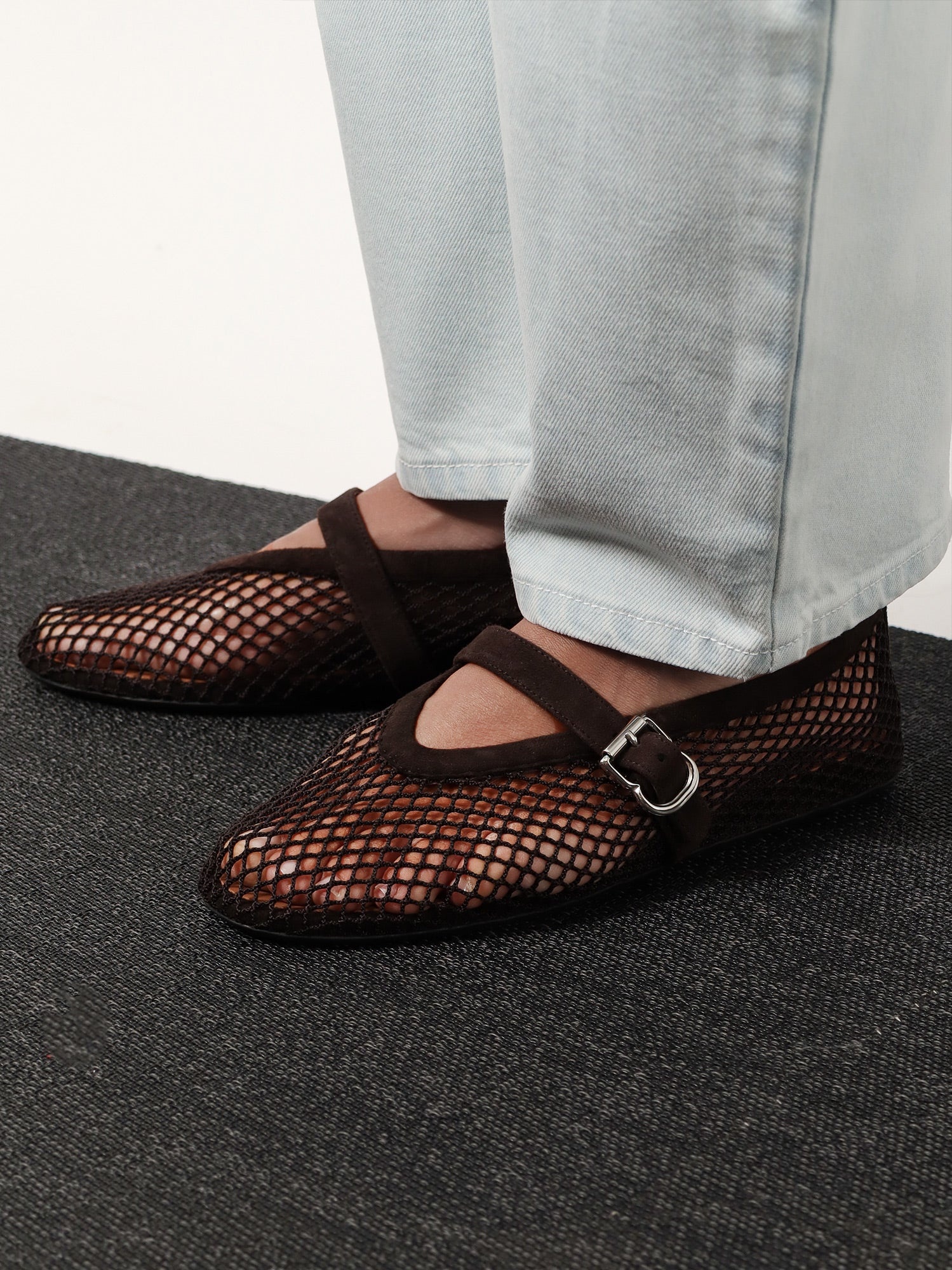 [Alaia] Flat shoes FW26 AA3A029TK061733