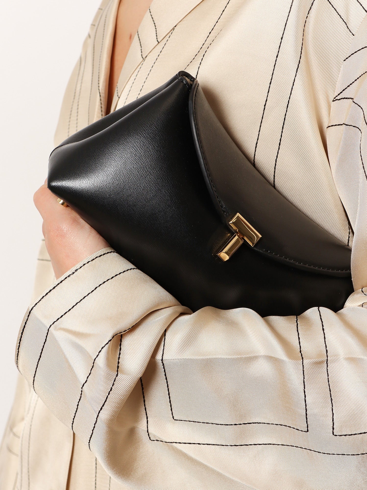 [TOTEME] Clutch bag FW26 261WAL0085LE0025001